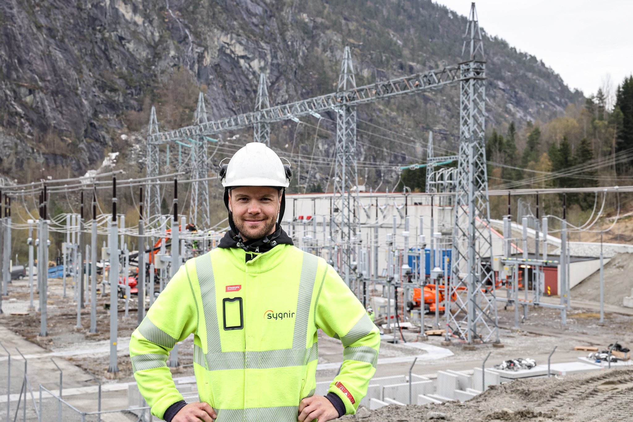 Jimmy Stølen foran anlegget