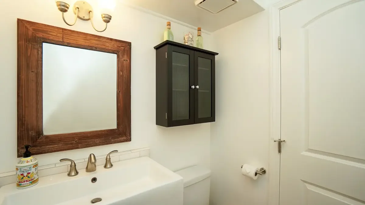 Powder room of 304 Hickory Grove Drive in Thousand Oaks, CA.