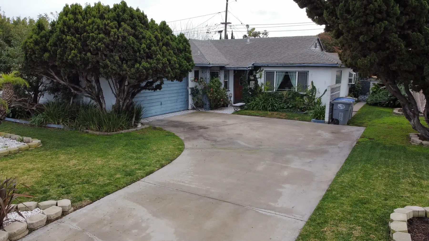 Exterior view of 204 Nectarine Street in Oxnard, CA.