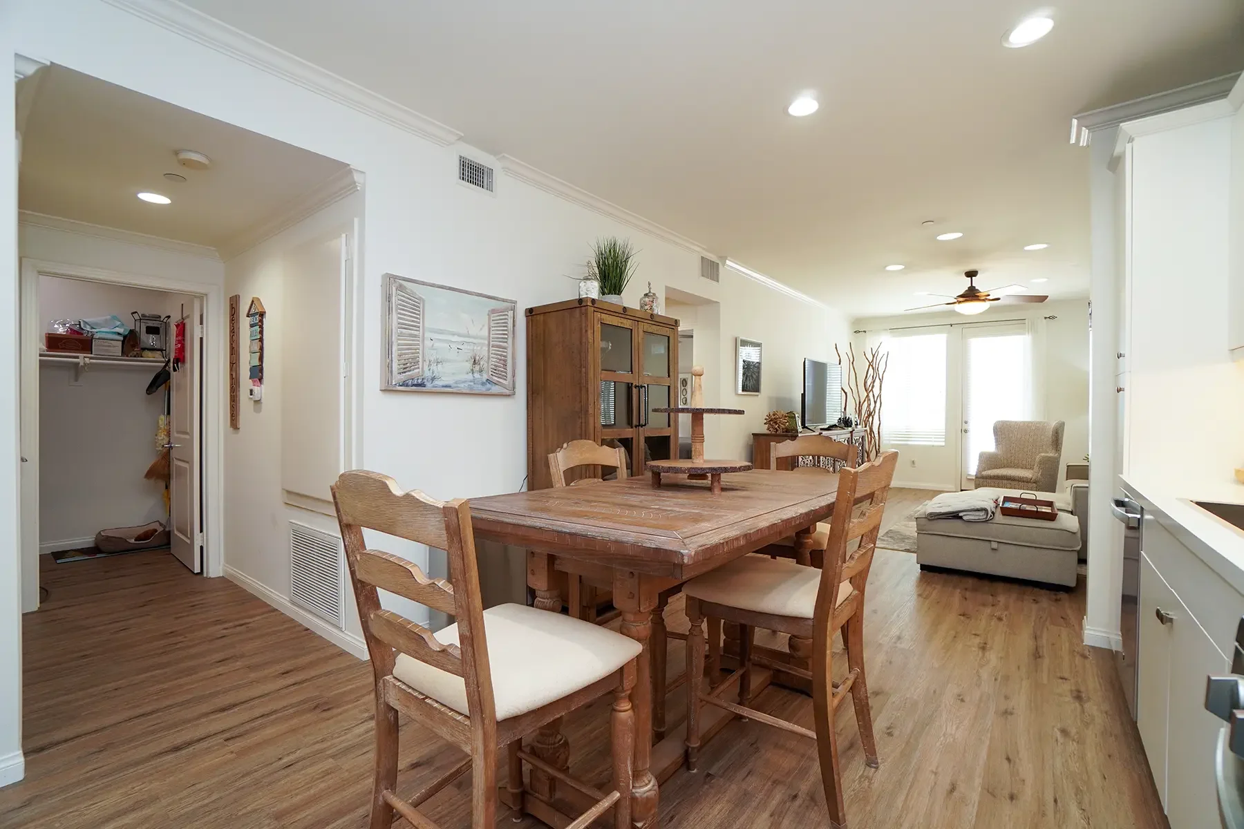 Dining room photo of 1901 South Victoria Avenue #115 in Oxnard, CA.