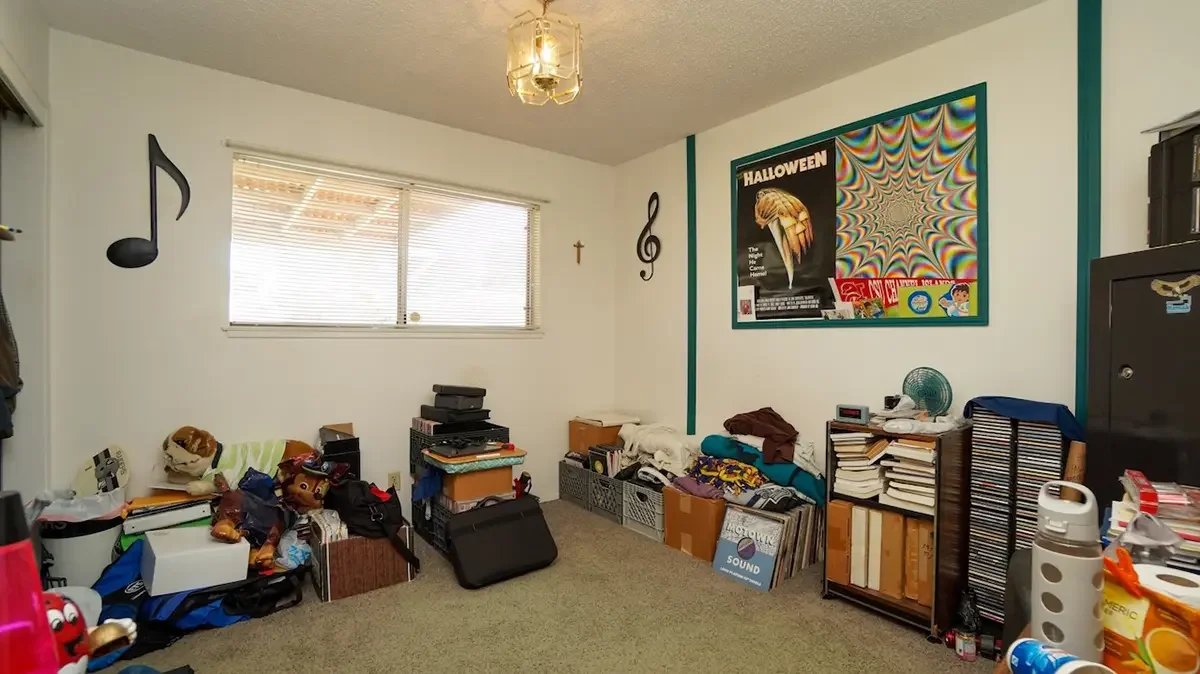 Secondary bedroom of 1121 Yale Street in Oxnard, CA.