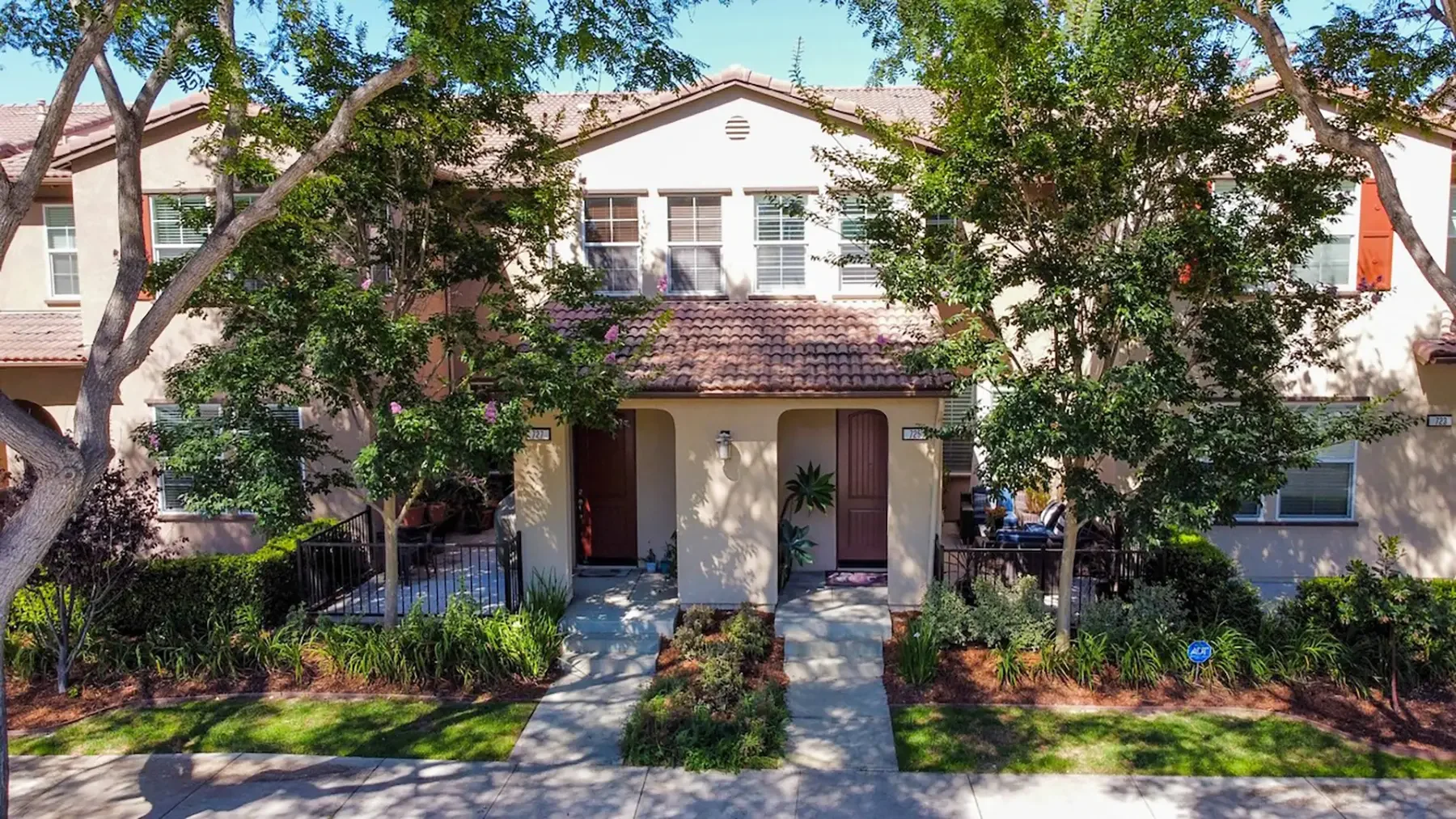 Exterior view of 725 Forest Park Boulevard in Oxnard, CA.