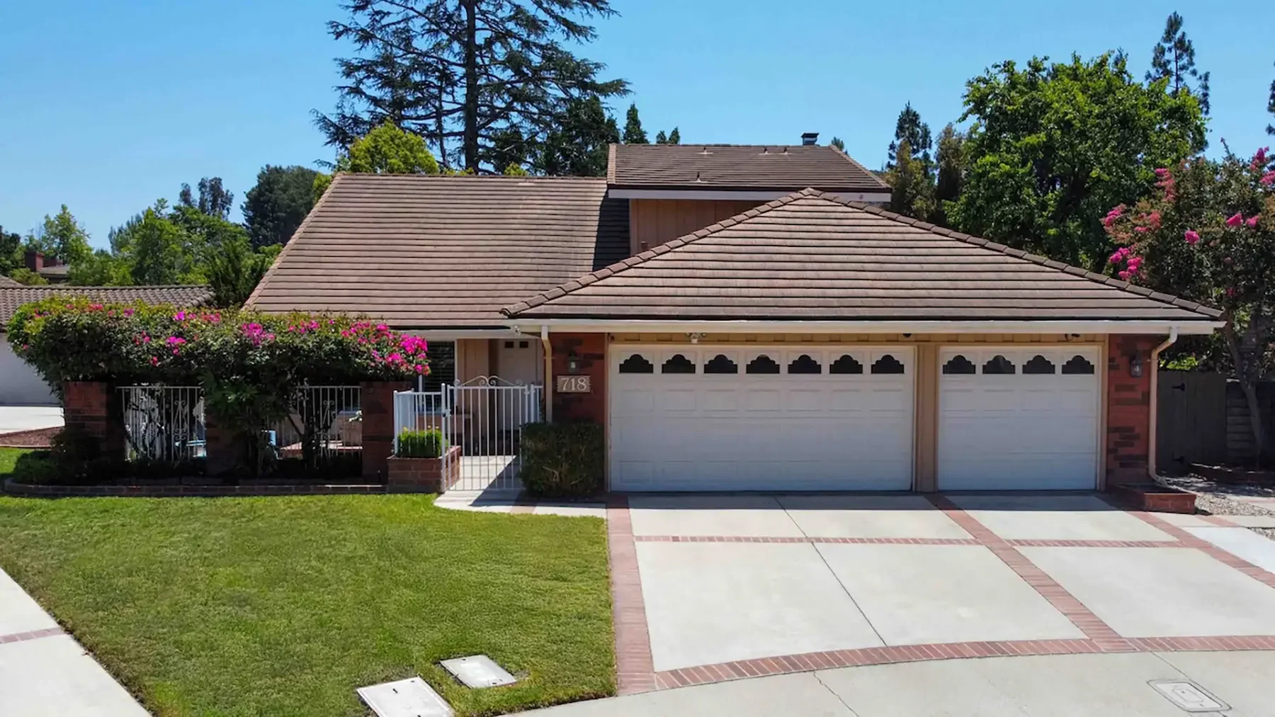 Exterior view of 718 Pamela Wood Street in Thousand Oaks, CA.
