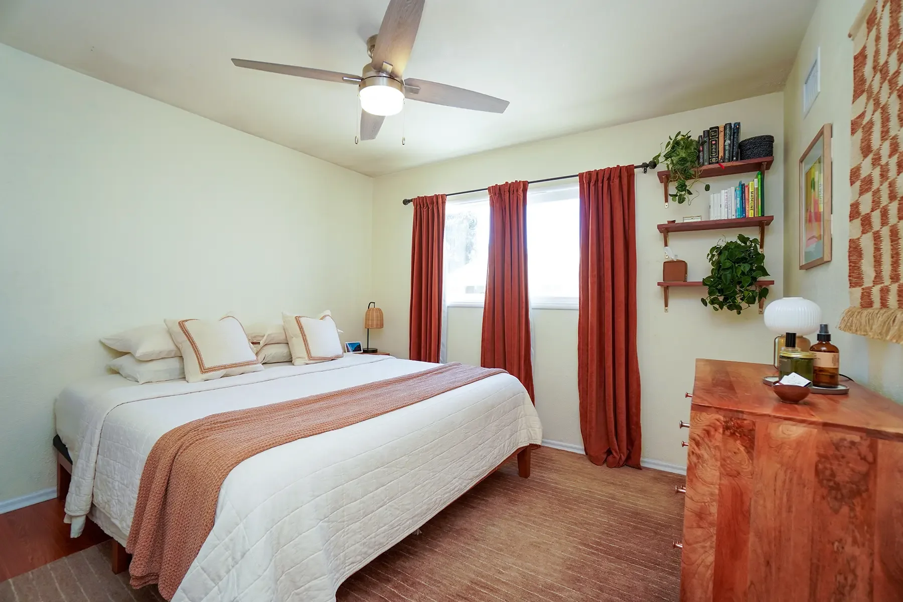 Secondary bedroom of 406 Lucada Street in Santa Paula, CA.