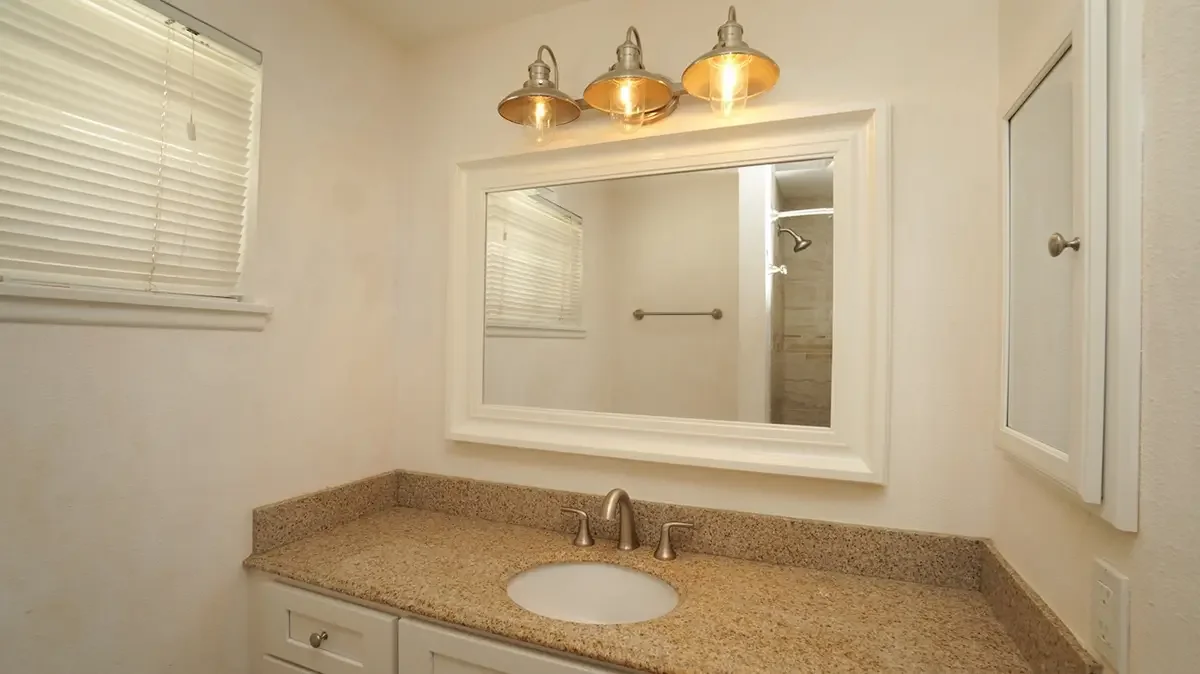 Secondary bathroom of 1930 Wolverton Avenue in Camarillo, CA.