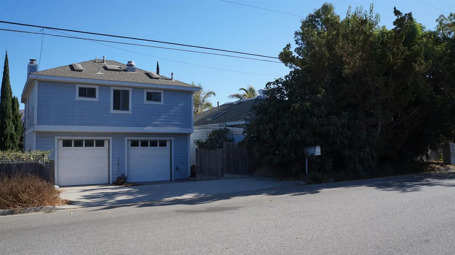 Exterior view of 714 Foothill Road in Santa Paula, CA.