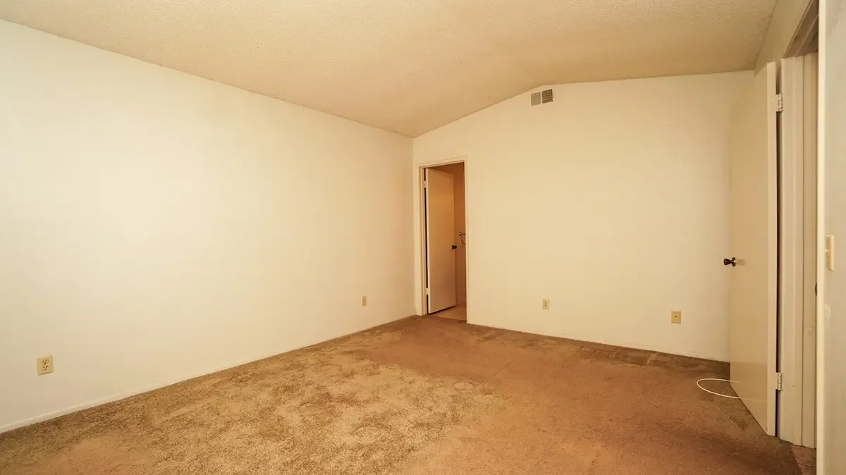 Primary bedroom of 830 Blanca Place in Oxnard, CA.