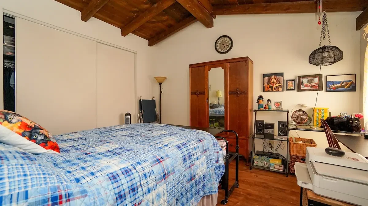 Primary bedroom of 1300 Saratoga Way #1609 in Ventura, CA.