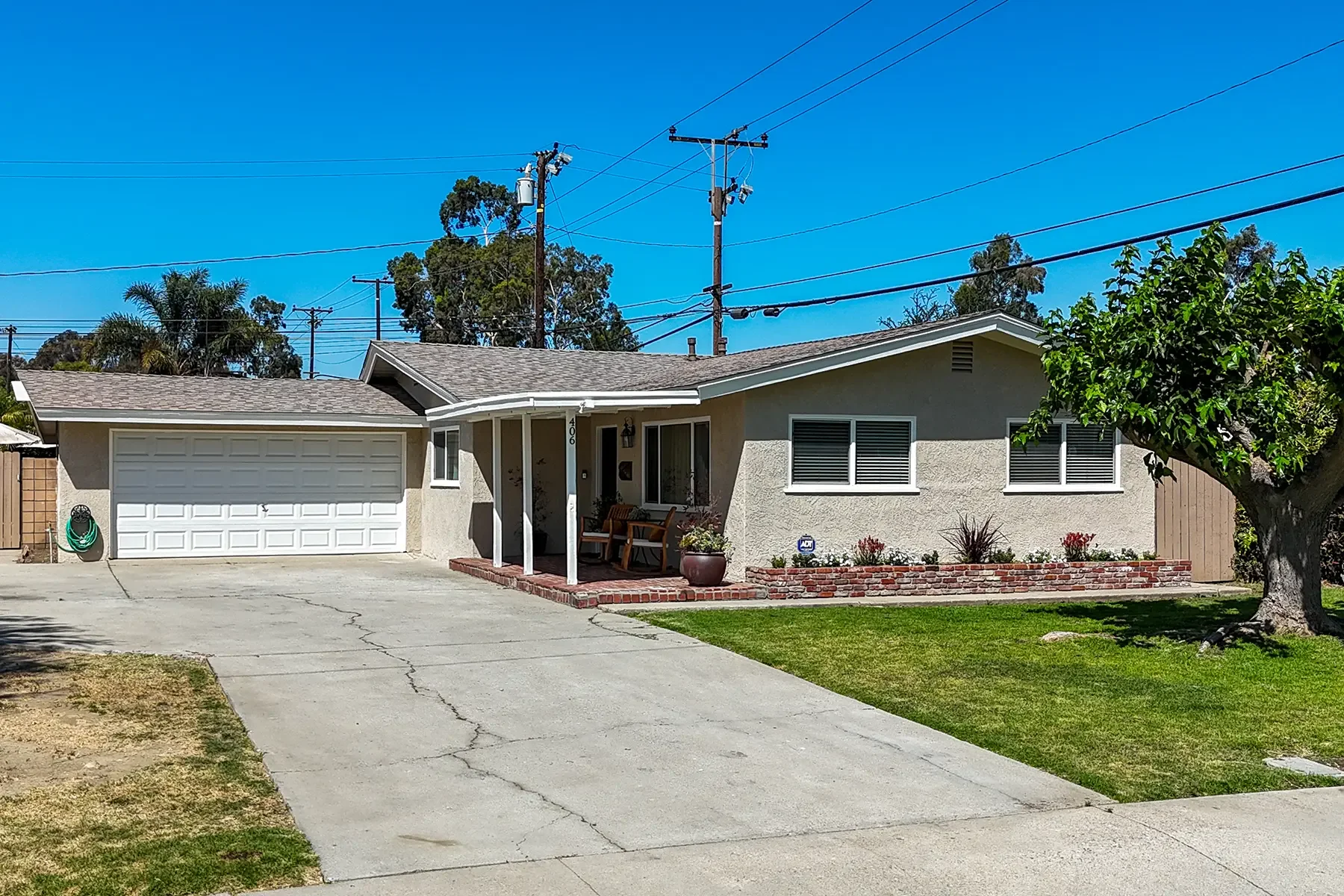 Exterior view of 406 Lucada Street in Santa Paula, CA.