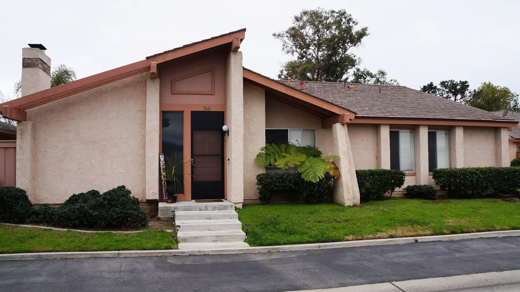 Exterior view of 749 Nandina Court in Oxnard, CA.
