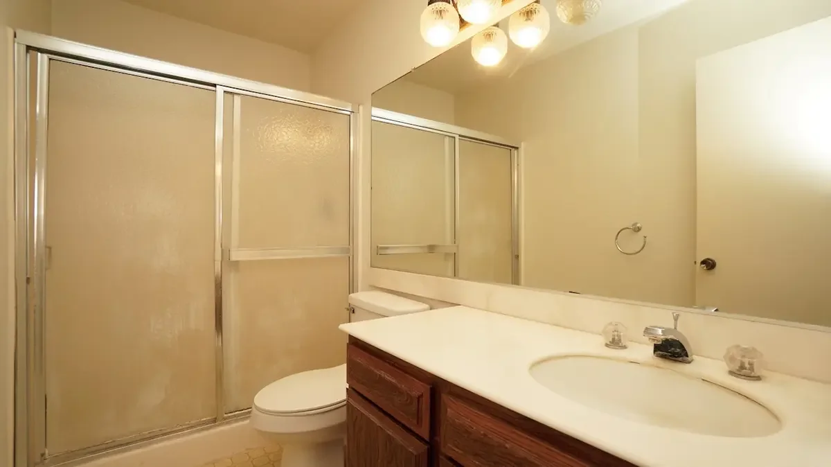 Secondary bathroom of 830 Blanca Place in Oxnard, CA.