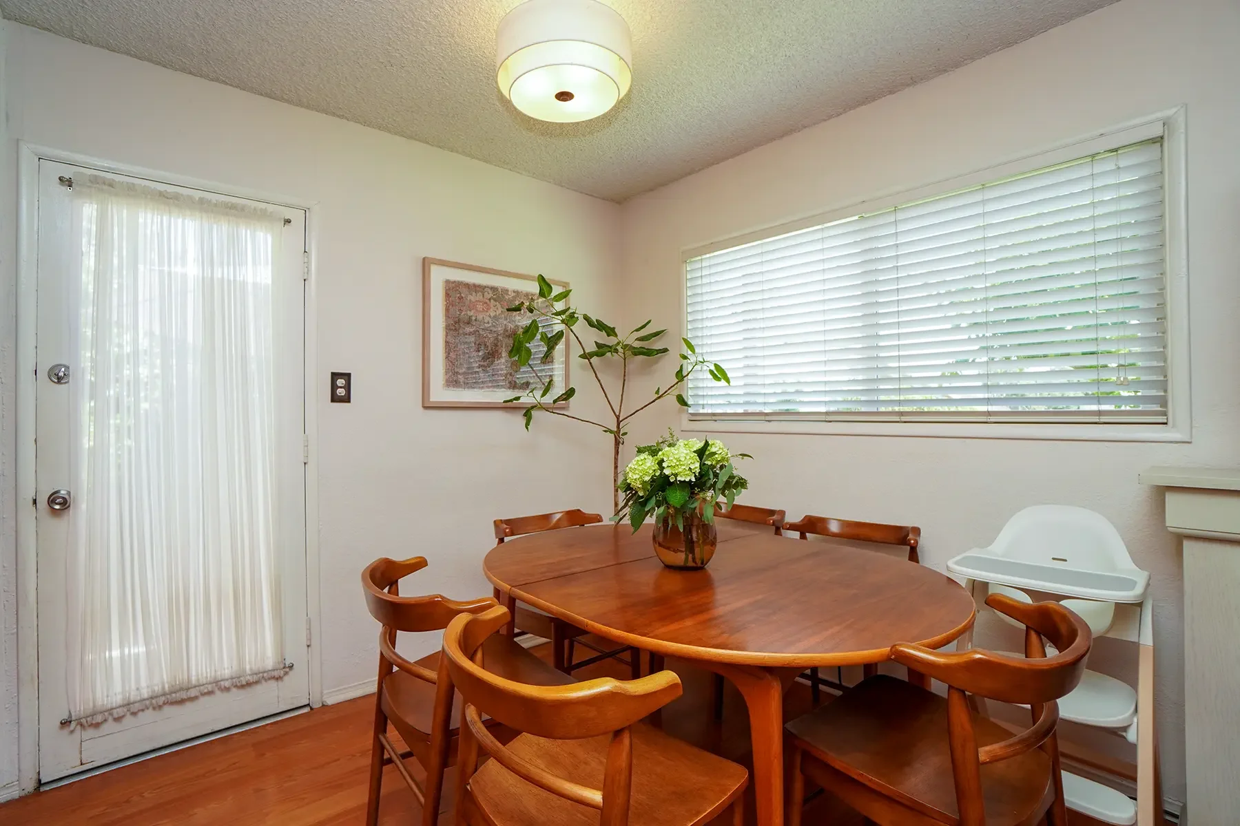Dining room of 406 Lucada Street in Santa Paula, CA.