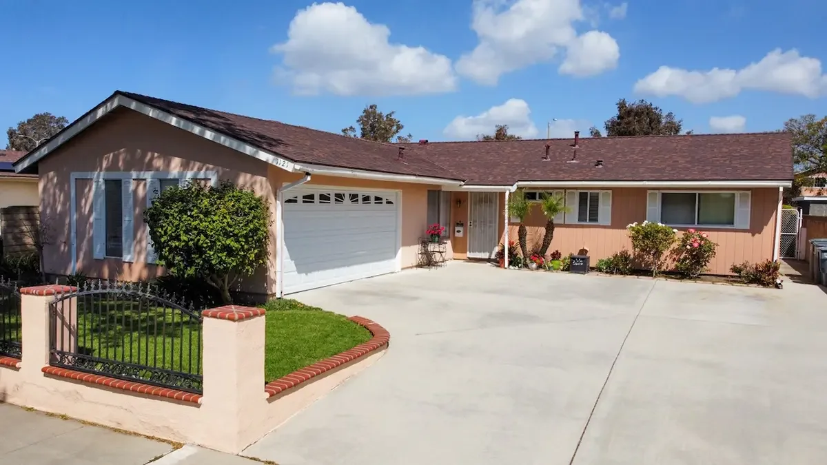 Exterior view of 1121 Yale Street in Oxnard, CA.