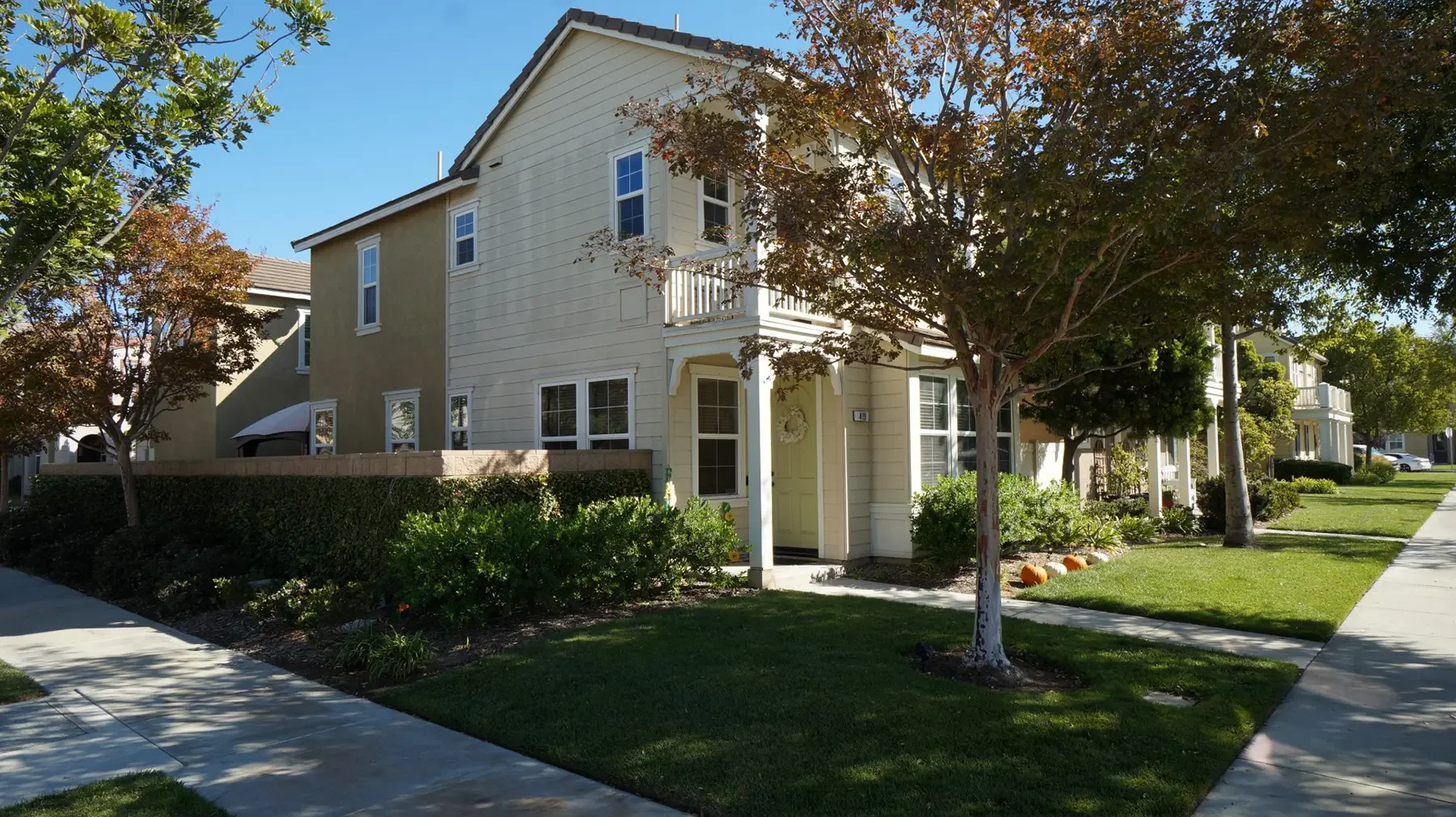Exterior view of 419 Garonne Street in Oxnard, CA.