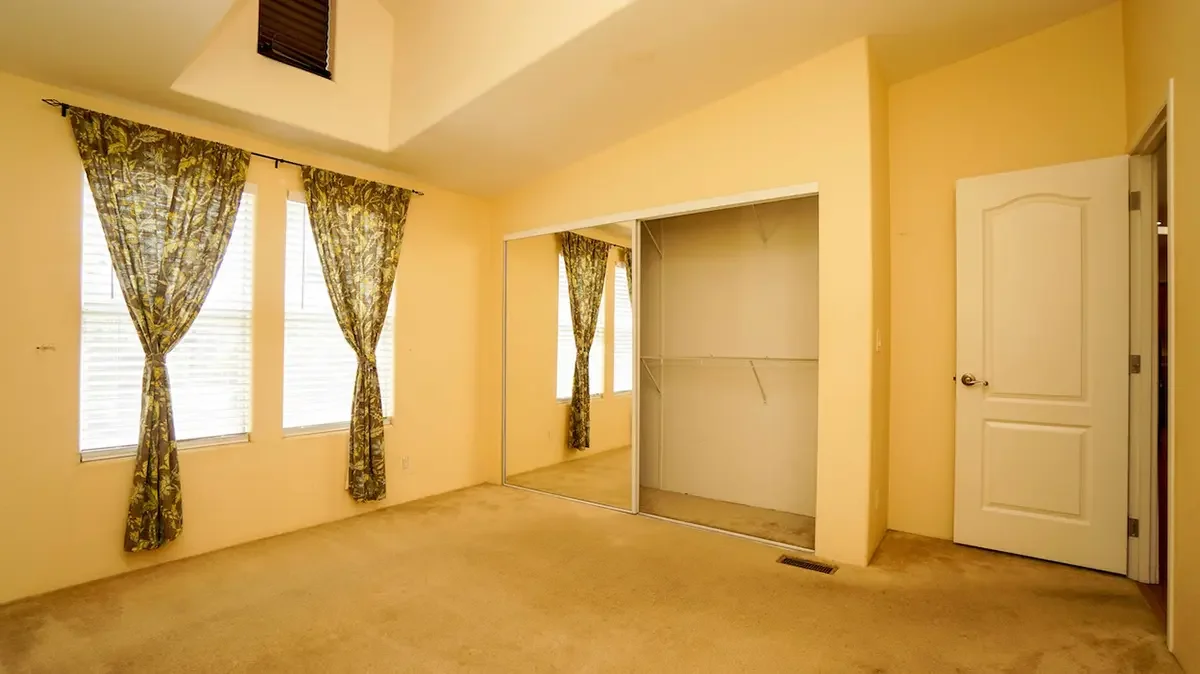Secondary bedroom of 79 Via Marisma in Camarillo, CA.