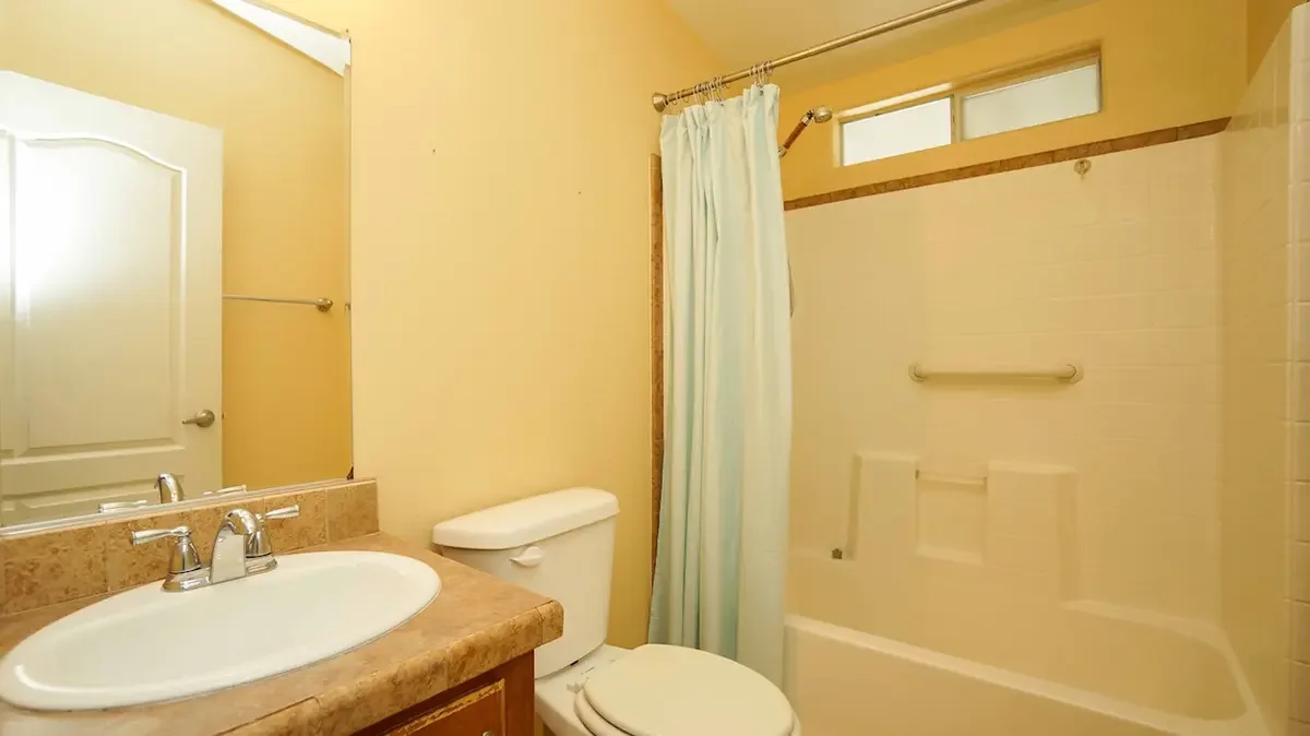 Secondary bathroom of 79 Via Marisma in Camarillo, CA.
