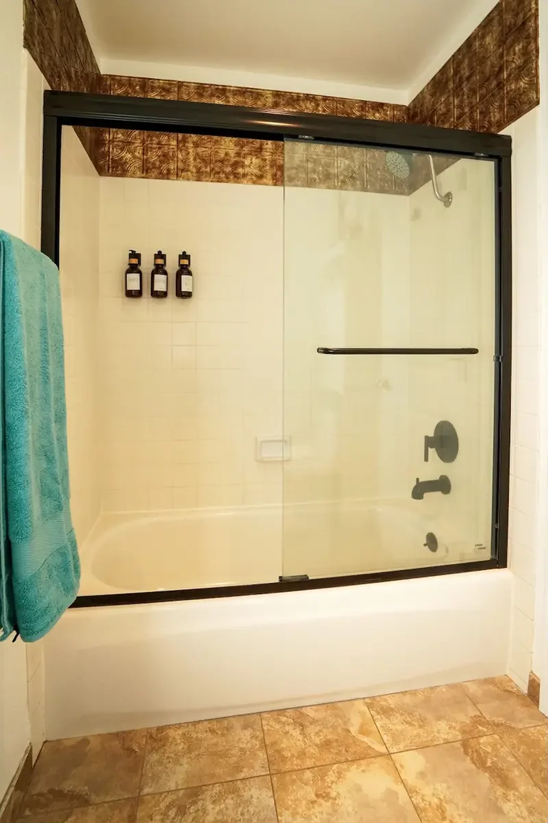 Secondary bathroom of 304 Hickory Grove Drive in Thousand Oaks, CA.
