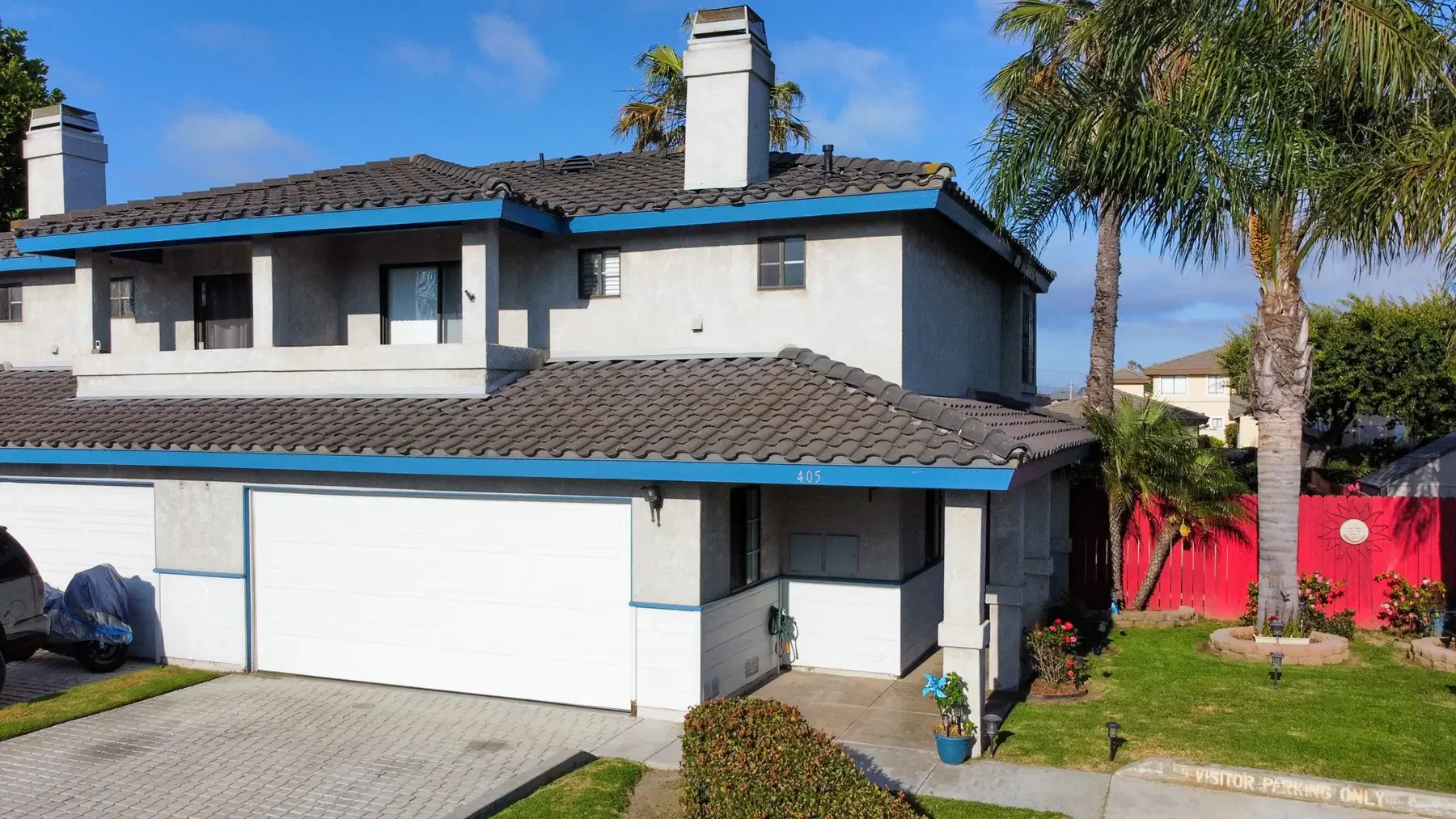 Exterior view of 405 Canterbury Way in Oxnard, CA.