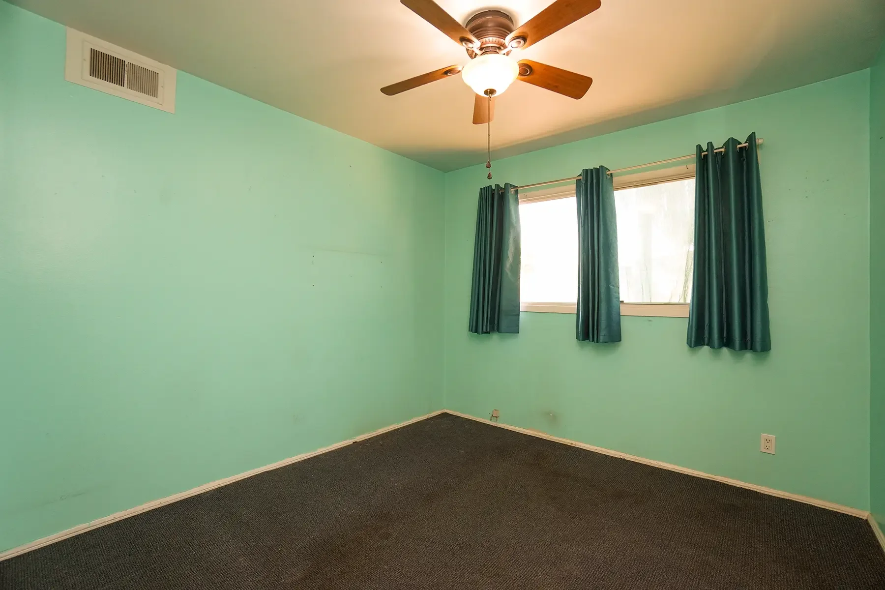 Secondary bedroom of 14264 Sauder Street in La Puente, CA.