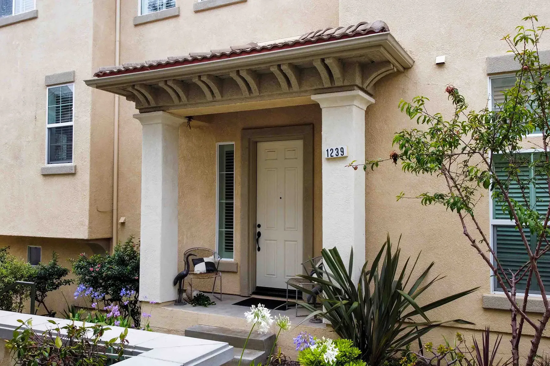 Front entry to 1239 Bayside Lane in Oxnard, CA.