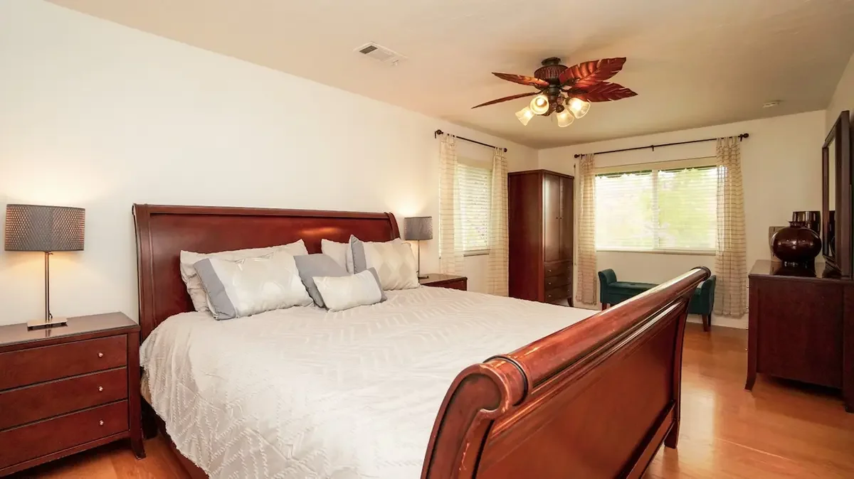 Primary bedoom of 304 Hickory Grove Drive in Thousand Oaks, CA.