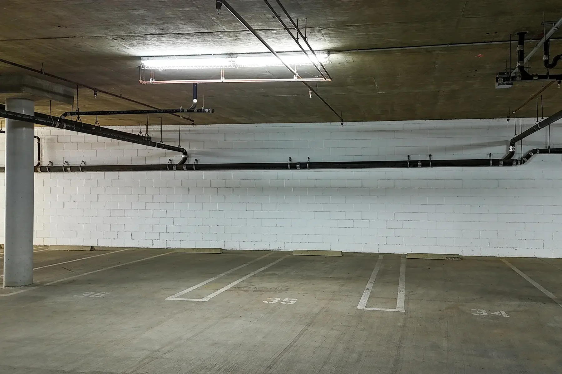 Parking space photo of 1901 South Victoria Avenue #115 in Oxnard, CA.
