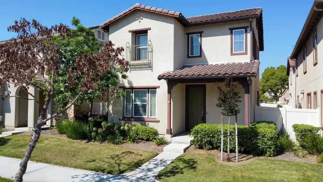 Exterior view of 321 Kiawah River Drive in Oxnard, CA.