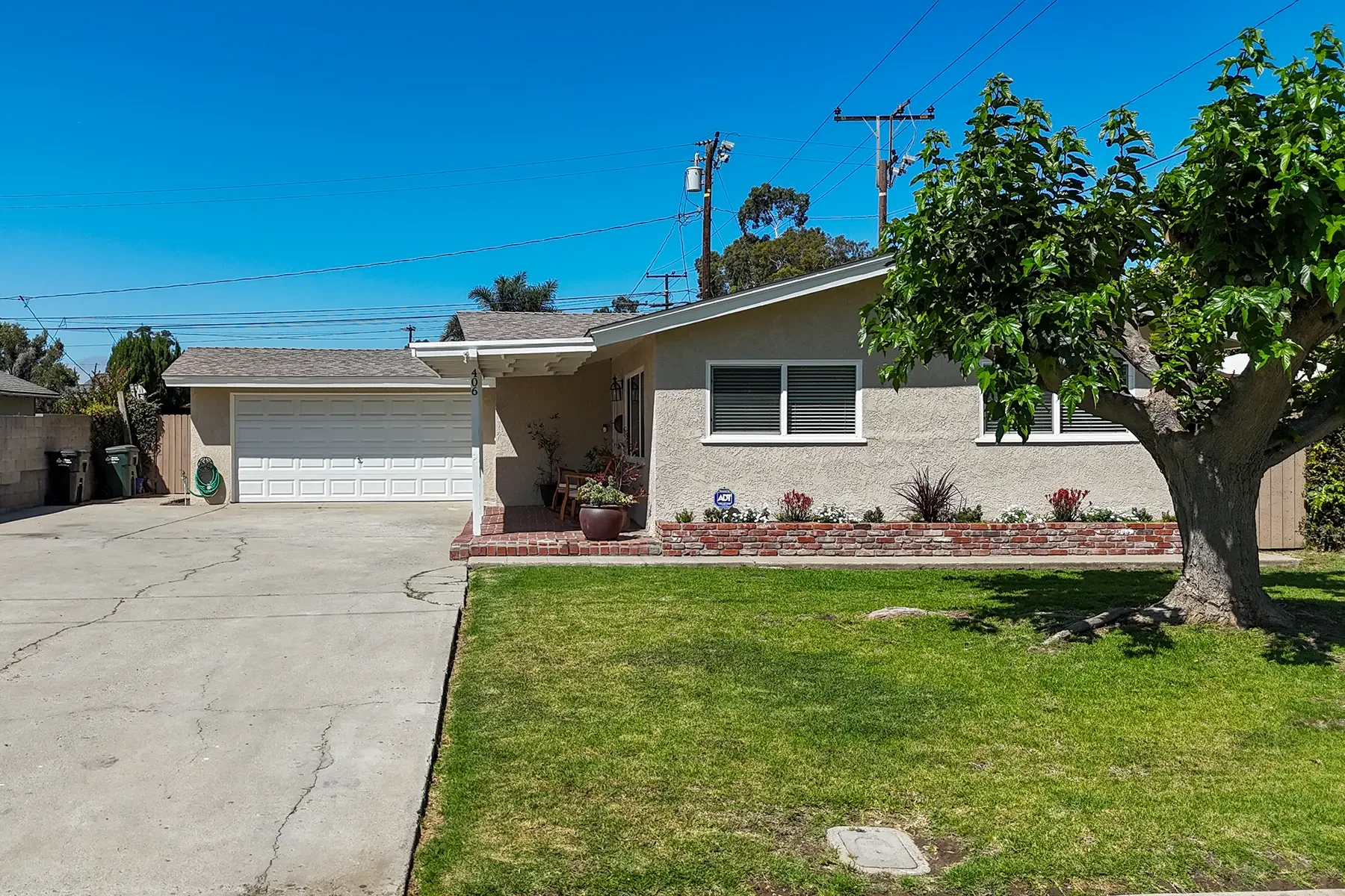 Exterior view of 406 Lucada Street in Santa Paula, CA.
