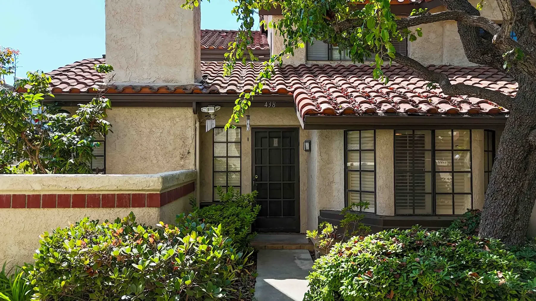 Exterior view of 438 Las Palomas Drive in Port Hueneme, CA.