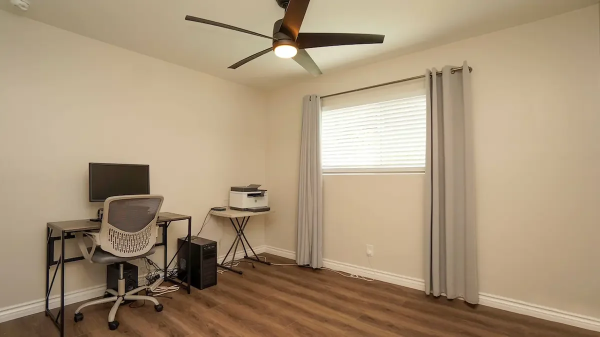 Secondary bedroom of 353 Lynn Oaks Court in Thousand Oaks, CA.