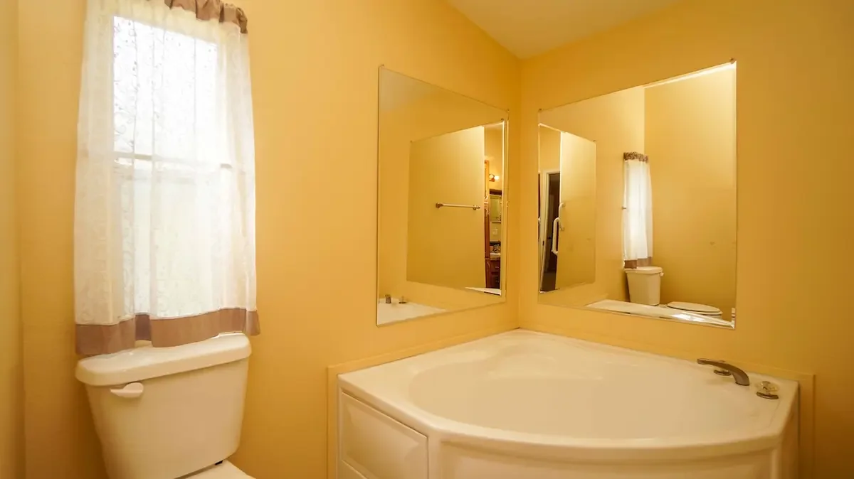 Bathroom of 79 Via Marisma in Camarillo, CA.