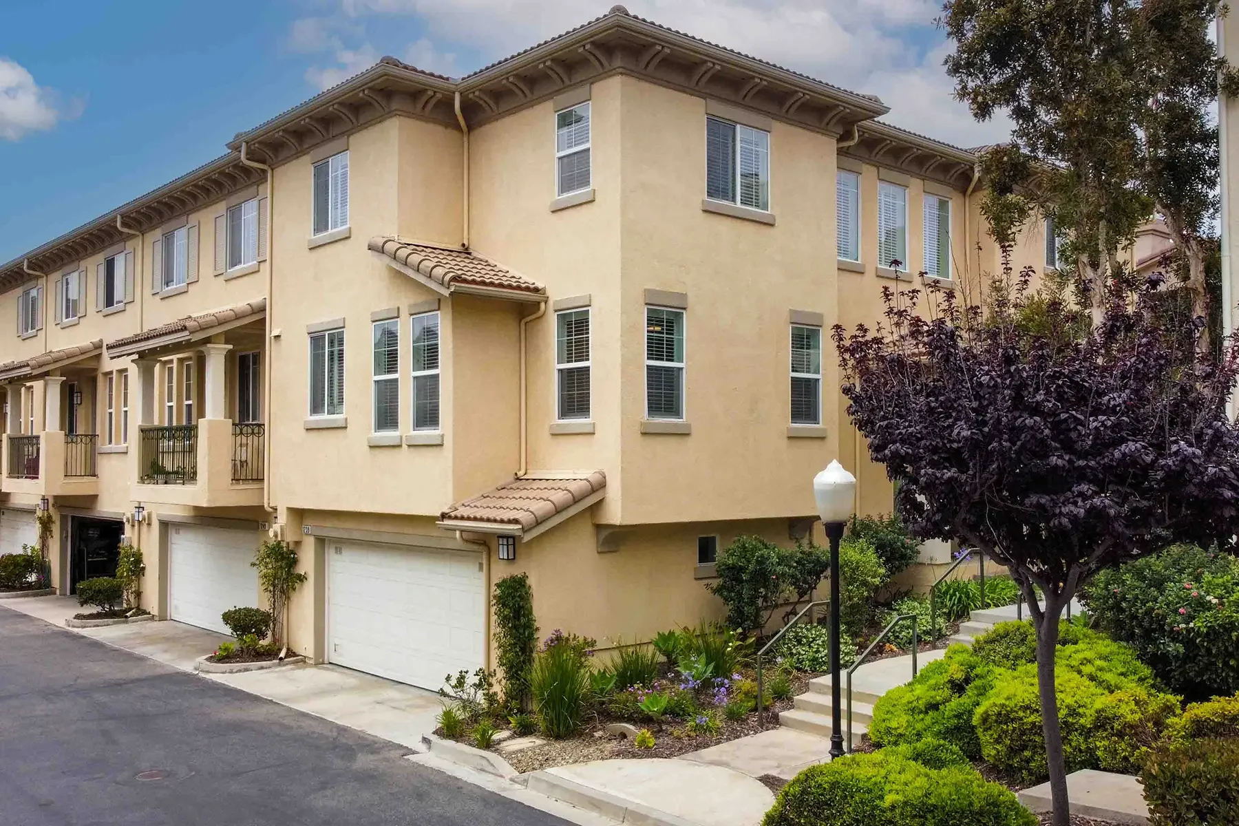 Front view of 1239 Bayside Lane in Oxnard