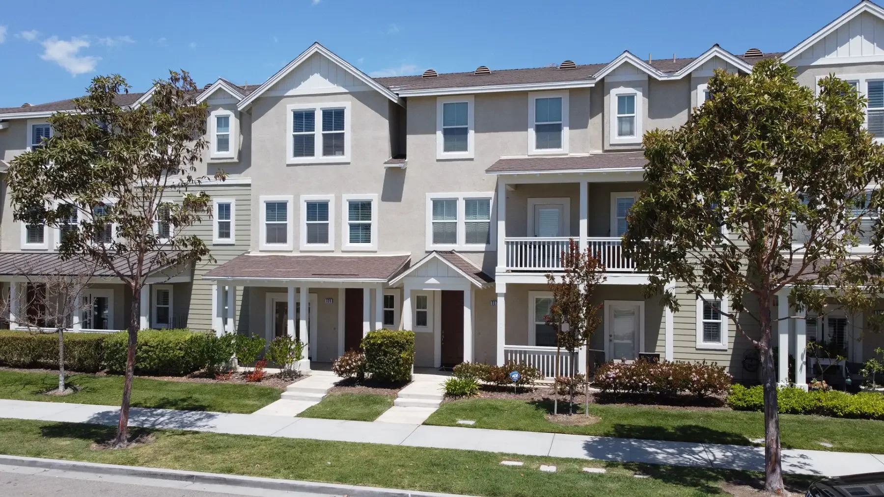 Exterior view of 339 Kiawah River Drive in Oxnard, CA.