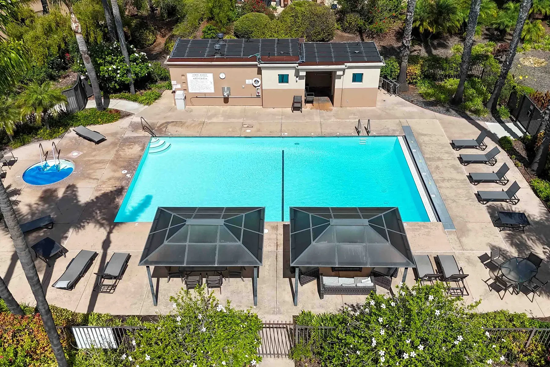Community pool & spa at 4648 Granada Place in Santa Barbara, CA.