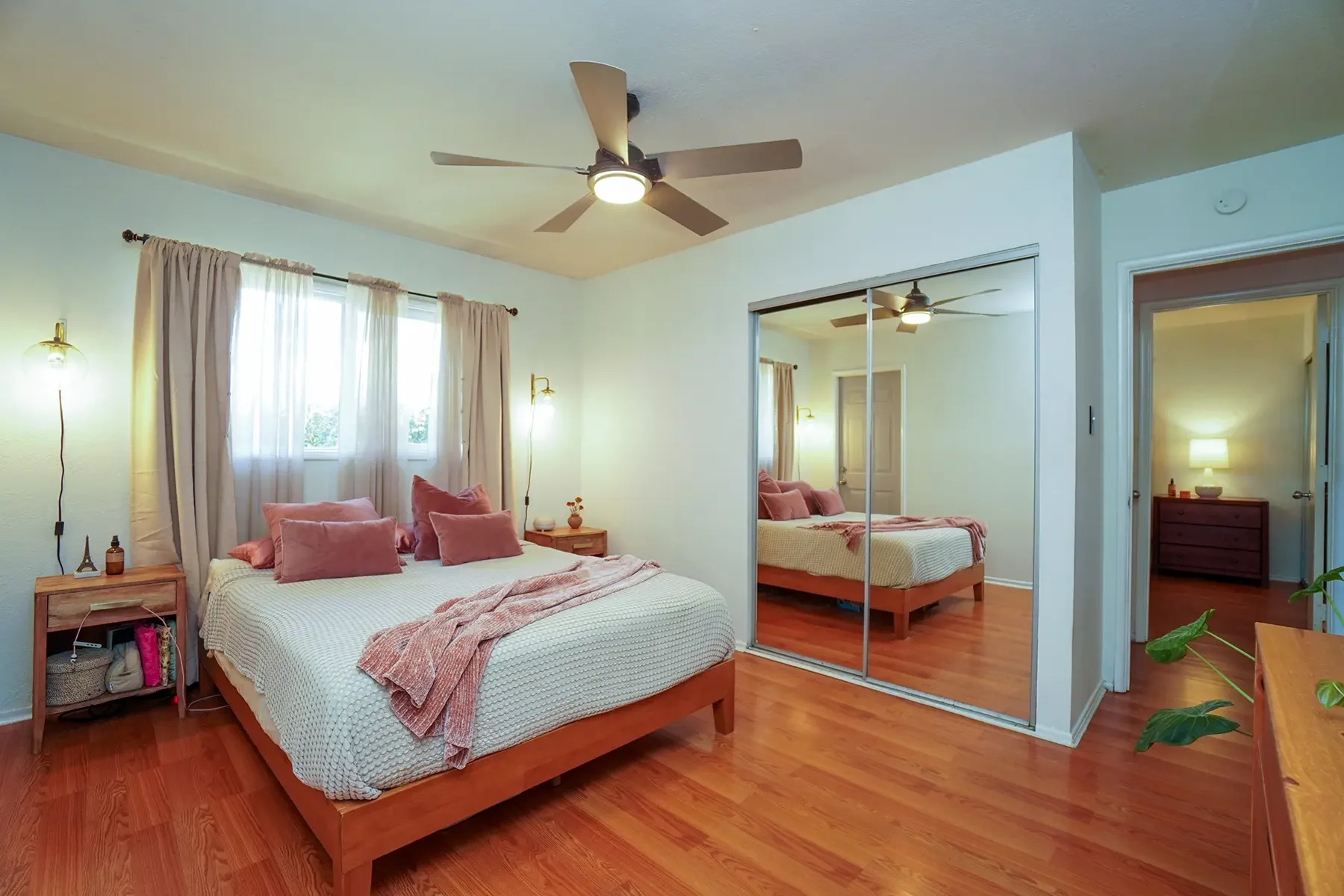 Secondary bedroom of 406 Lucada Street in Santa Paula, CA.