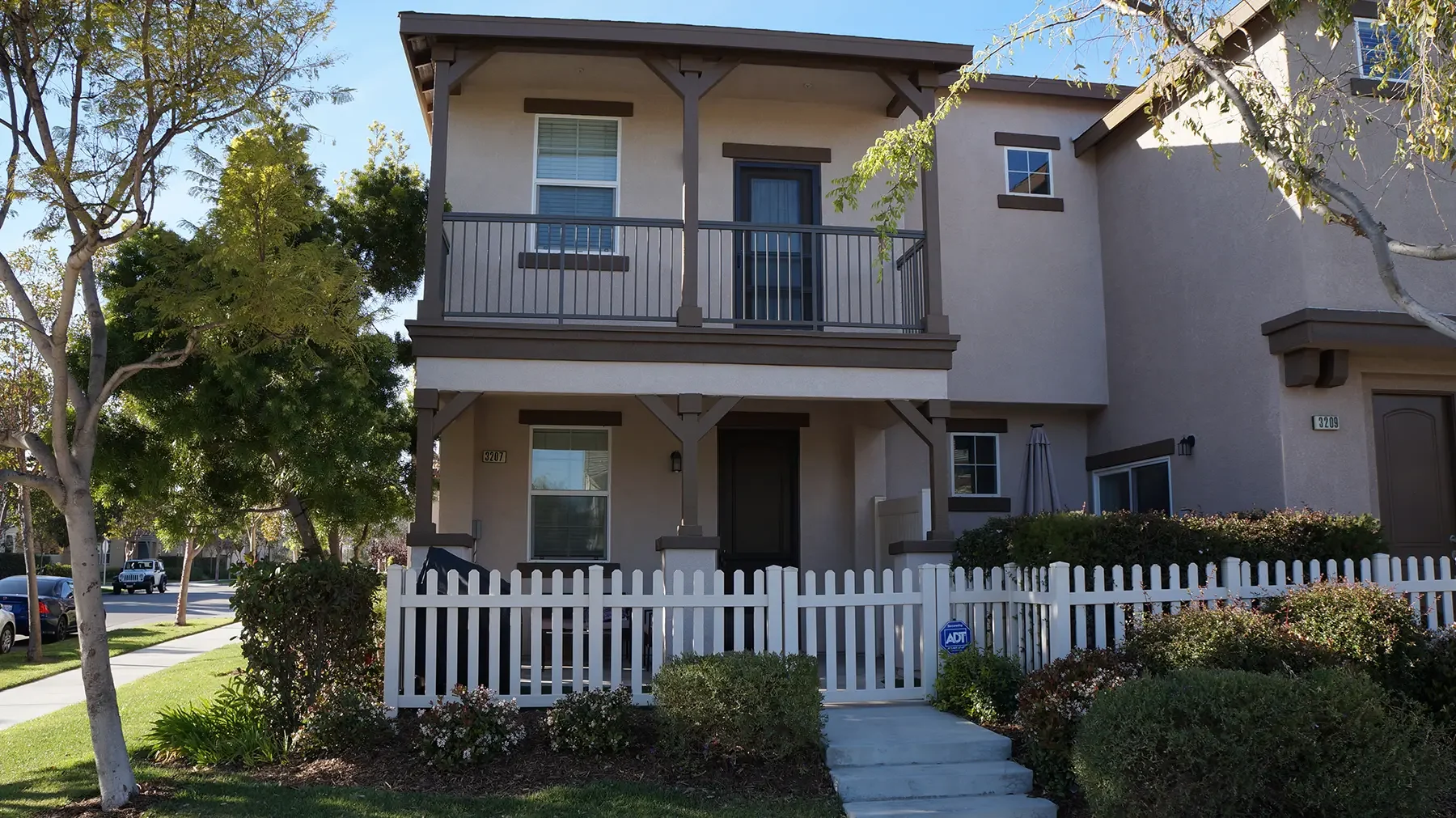 Exterior view of 3207 North Ventura Road in Oxnard, CA.