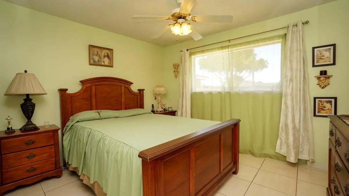 Primary bedroom of 1121 Yale Street in Oxnard, CA.