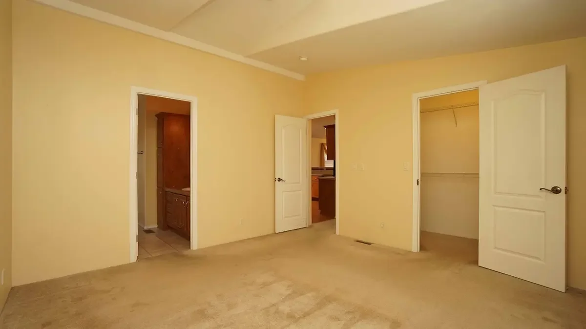 Primary bedroom of 79 Via Marisma in Camarillo, CA.