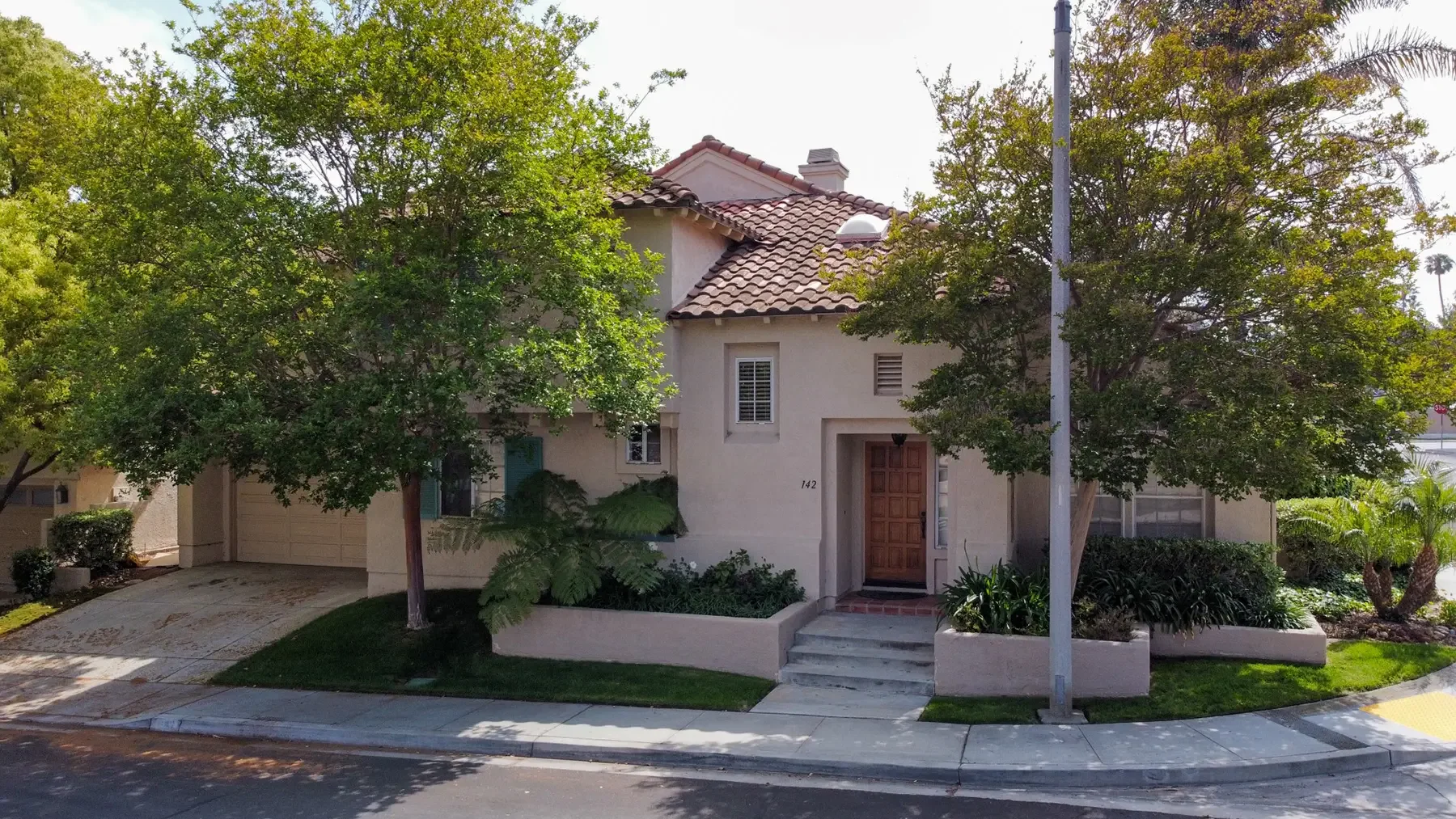 Exterior view of 142 Via Solana in Santa Paula, CA.