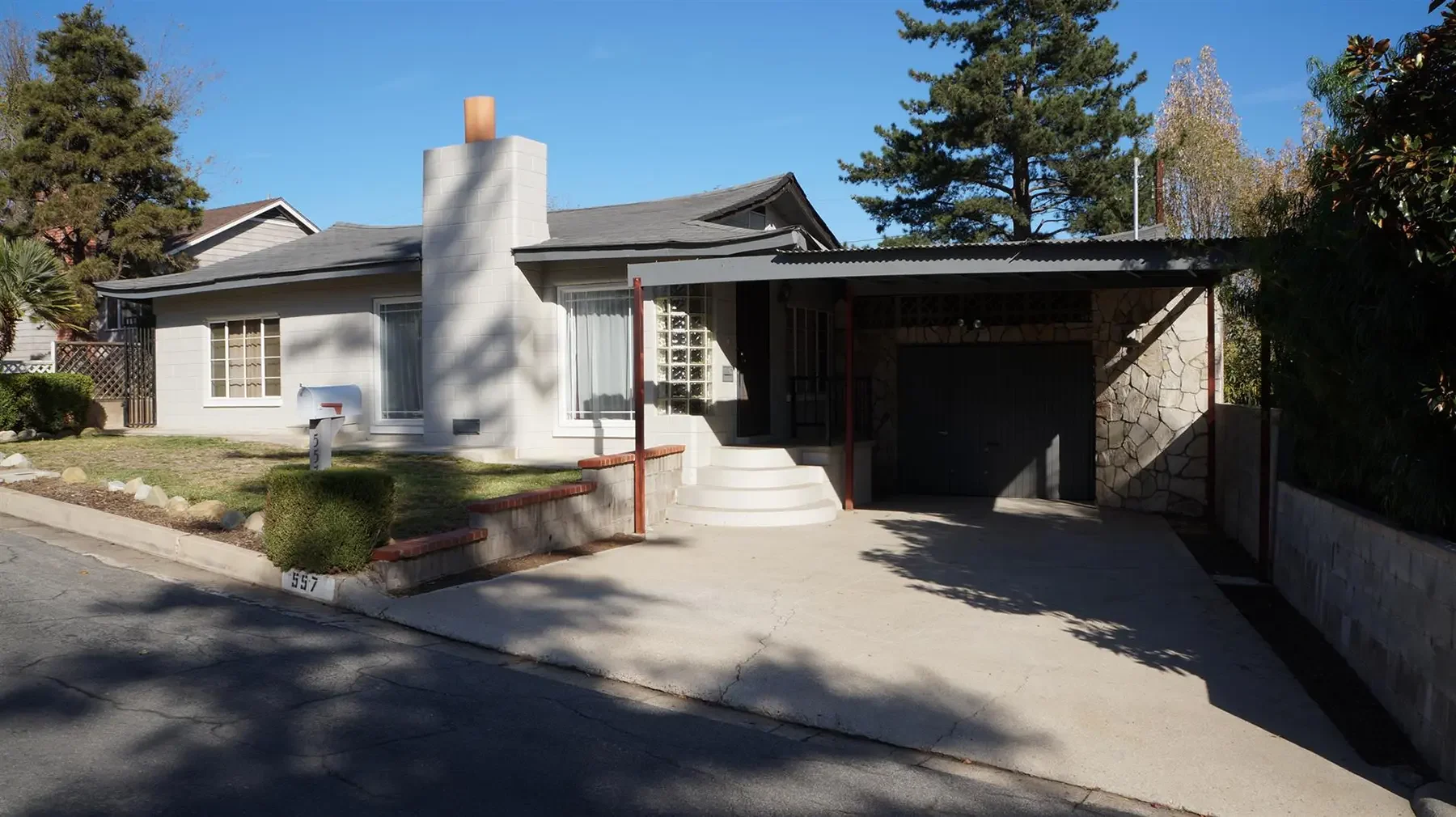 Exterior view of 557 North Mill Street in Santa Paula, CA.