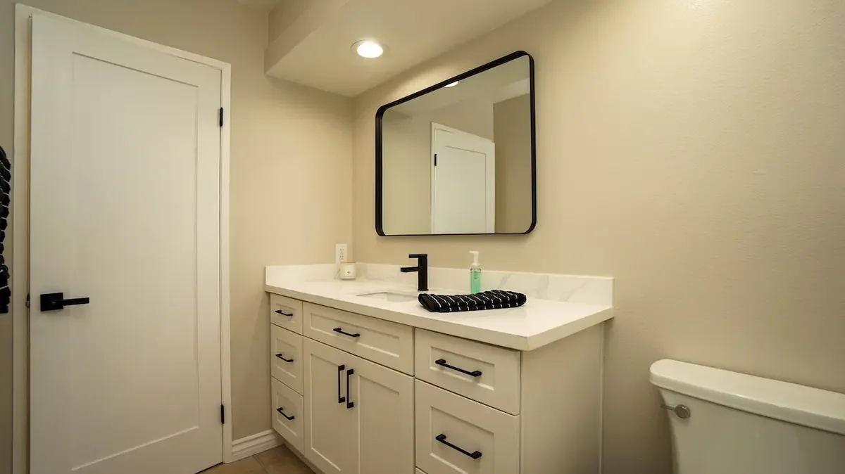 Secondary bathroom of 353 Lynn Oaks Court in Thousand Oaks, CA.
