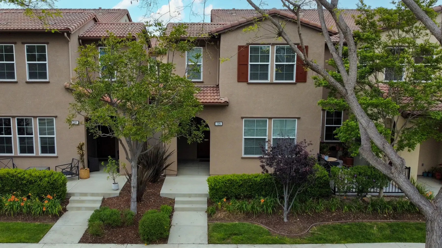 Exterior view of 729 Forest Park Boulevard in Oxnard, CA.