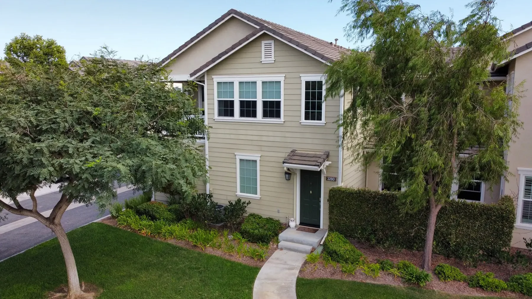 Exterior view of 3280 North Oxnard Boulevard in Oxnard, CA.