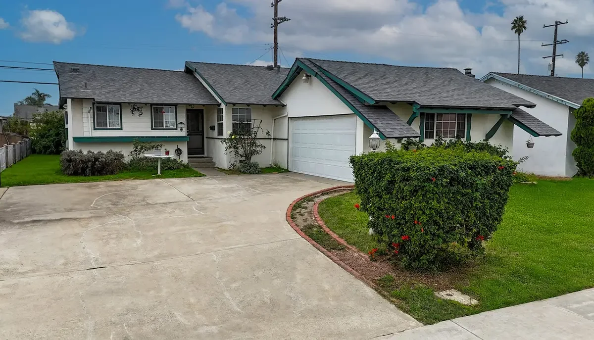 Exterior view of 172 West Yucca Street in Oxnard, CA.