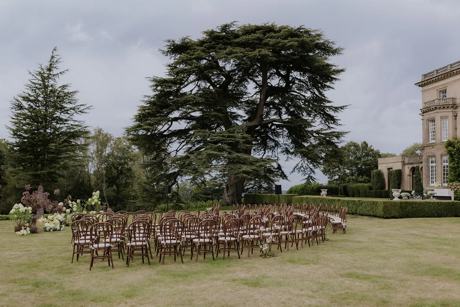 hedsor-house-wedding-outdoor-garden-ceremony.jpg
