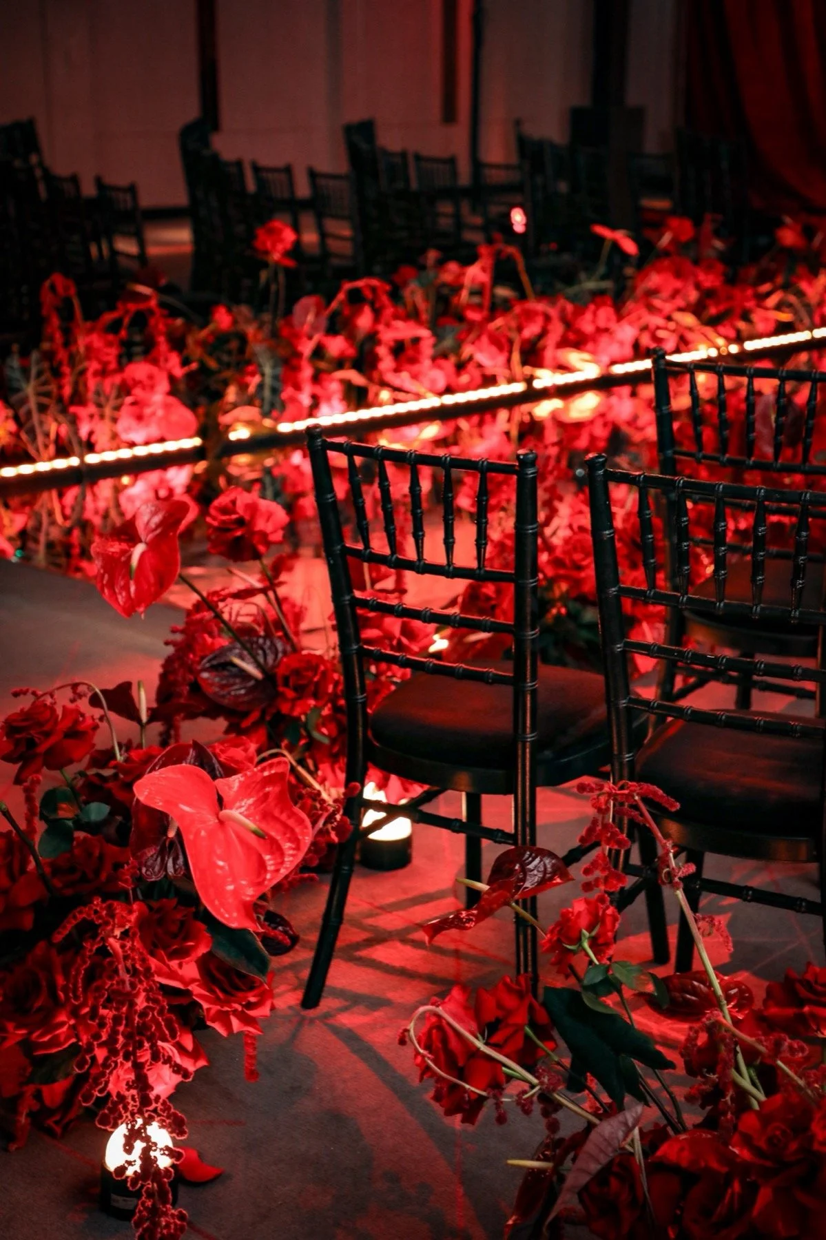 london-city-wedding-with-red-anthuriums-3.jpg