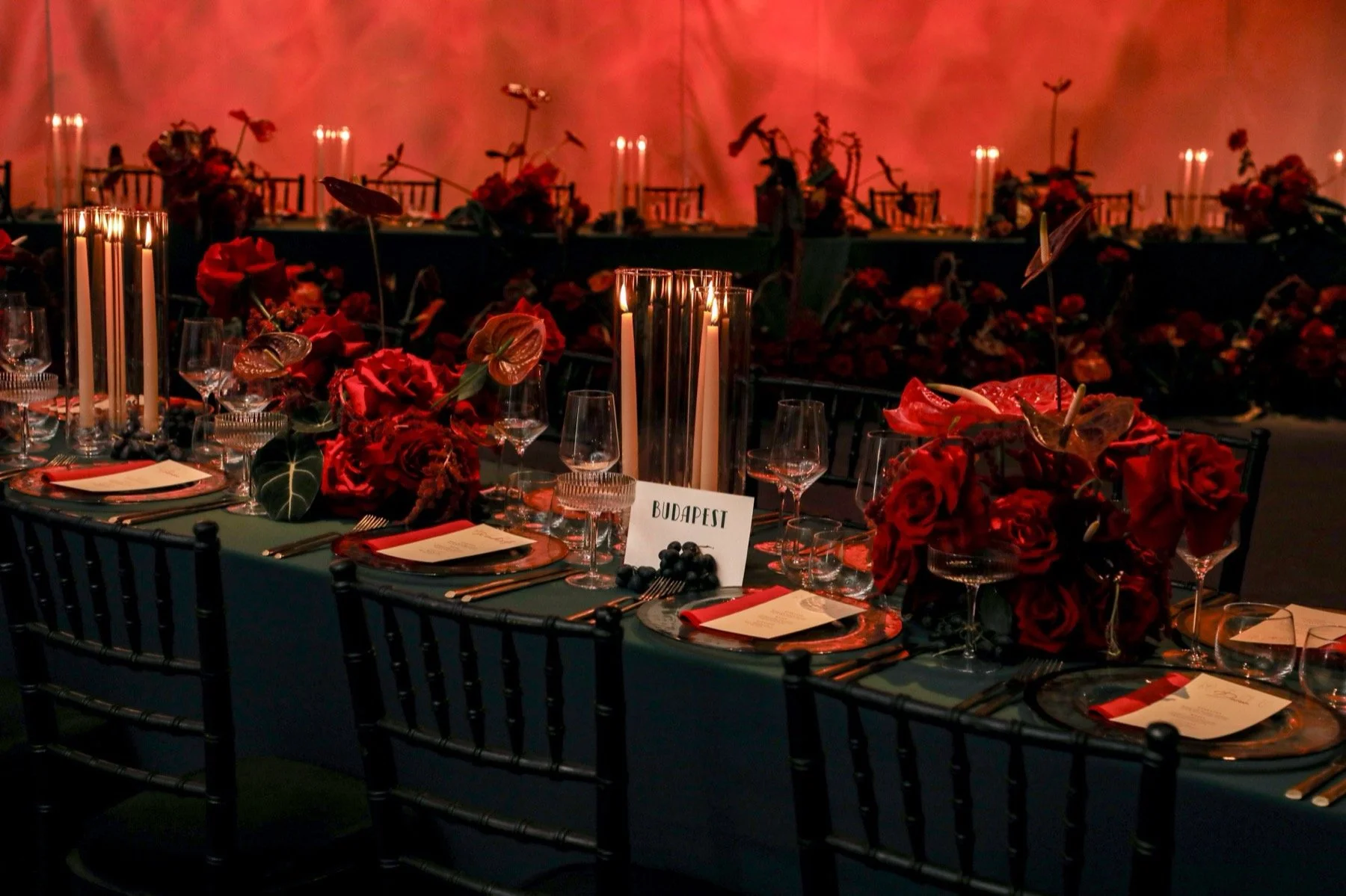 london-city-wedding-with-red-anthuriums-19.jpg