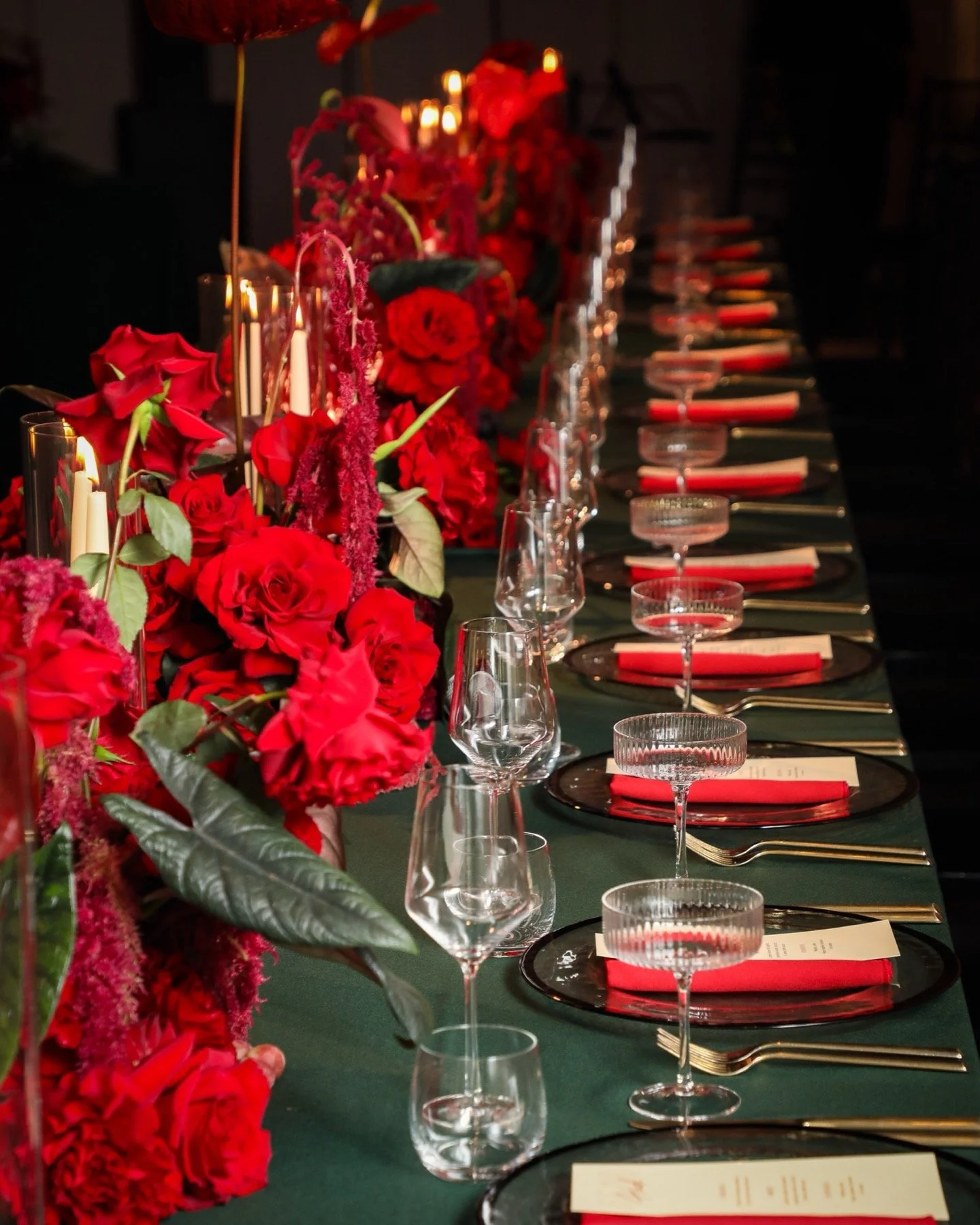 london-city-wedding-with-red-anthuriums-13.jpg