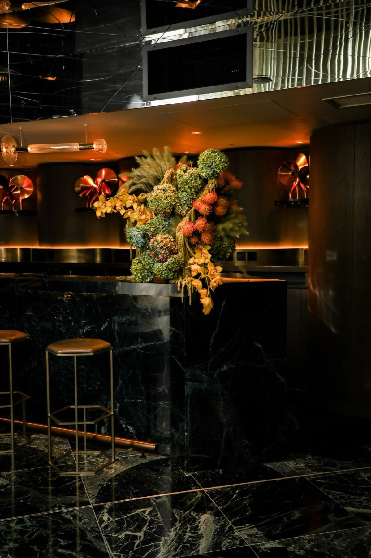 modern-wedding-flowers-hamish-powell.jpg