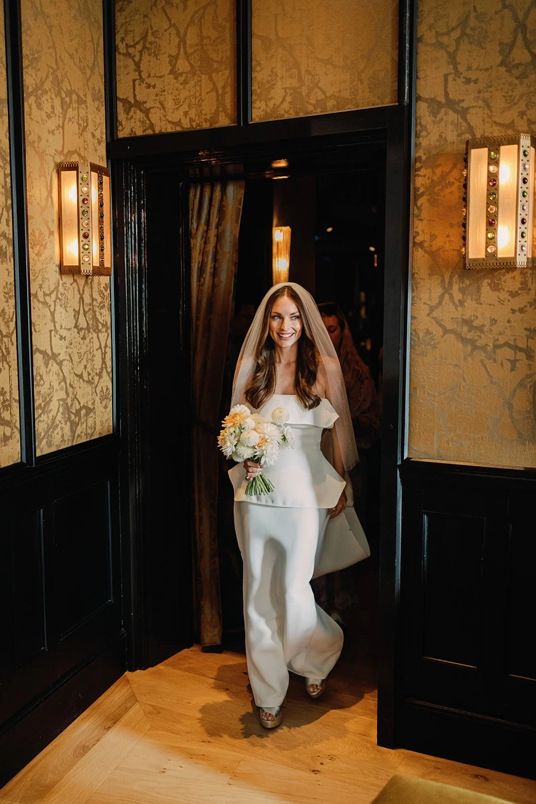 contemporary-bridal-look-city-wedding.jpg